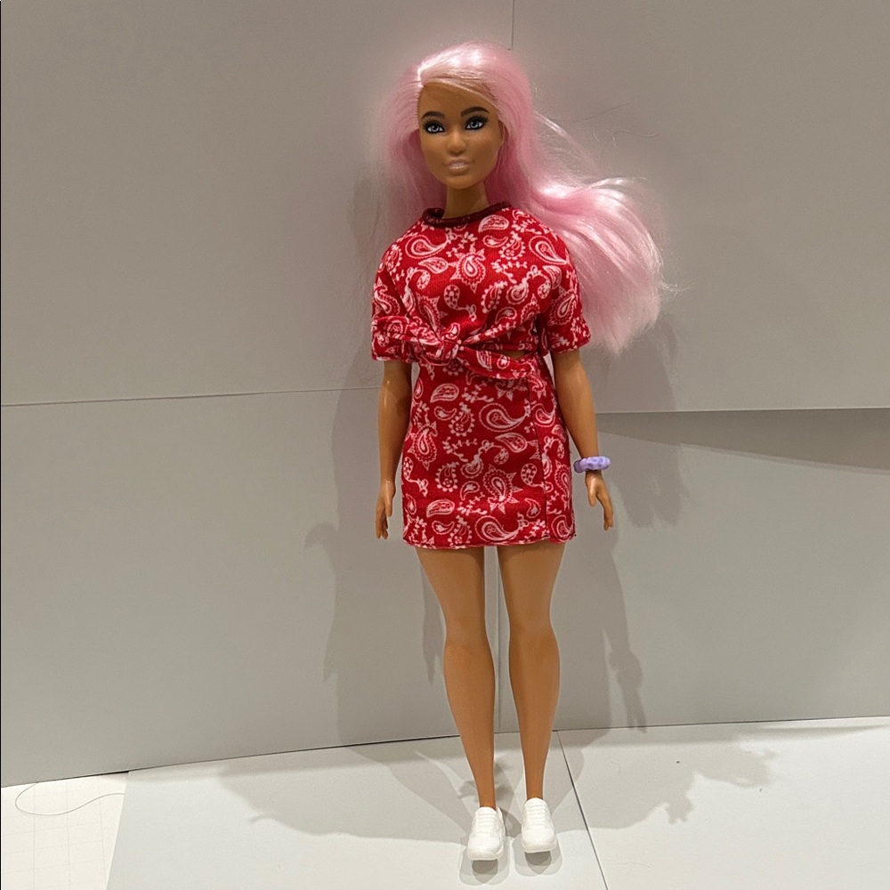 Collectible Fashionista #55 Plus Size/ Curvy Pink Hair Barbie Doll